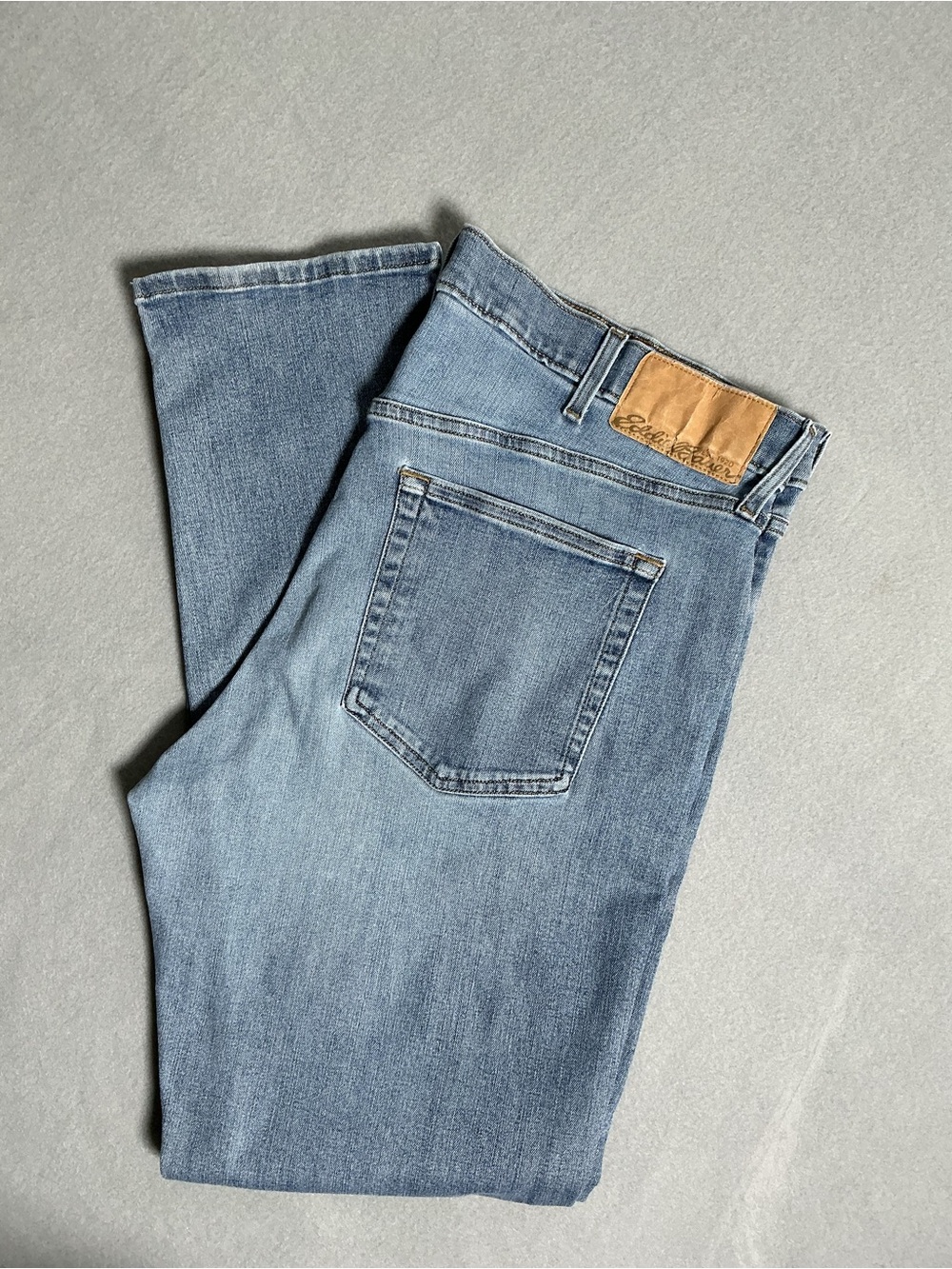 Eddie Bauer Menβs 40x32 Light Wash Straight Leg Jeans Classic Denim - Picture 1 of 11
